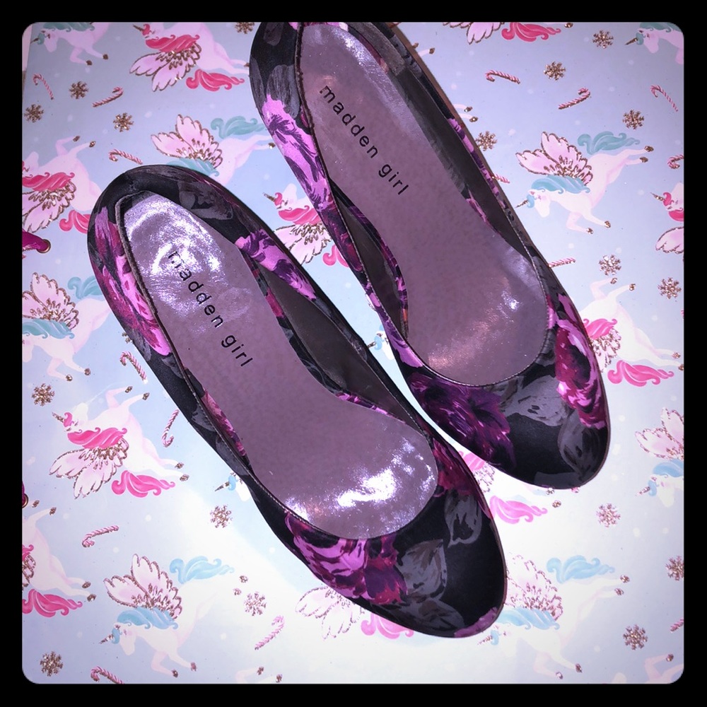 Madden Girl size 9 Floral heels